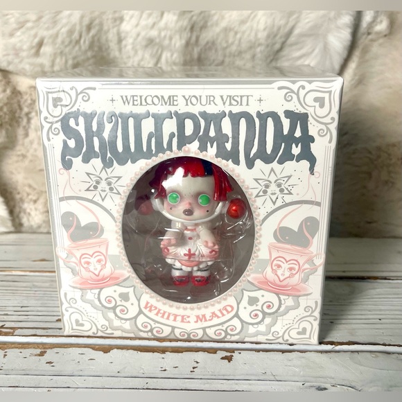 FAST SHIP Authentic Pop Mart x Skullpanda WHITE MAID PVC Figurine - Picture 1 of 9